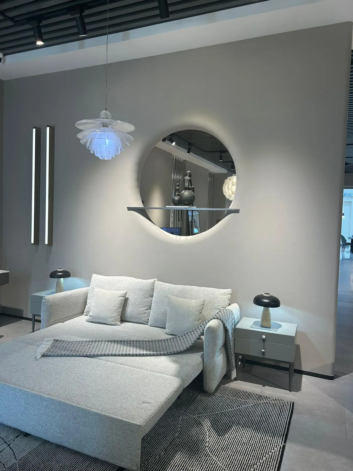 Bedroom feature wall finish, Dubai villa interior fit-out — photo 1