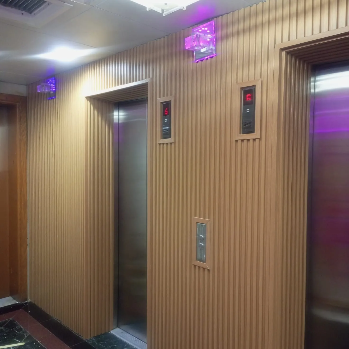 Elevator lobby interior finish, Dubai villa interior fit-out — photo 1