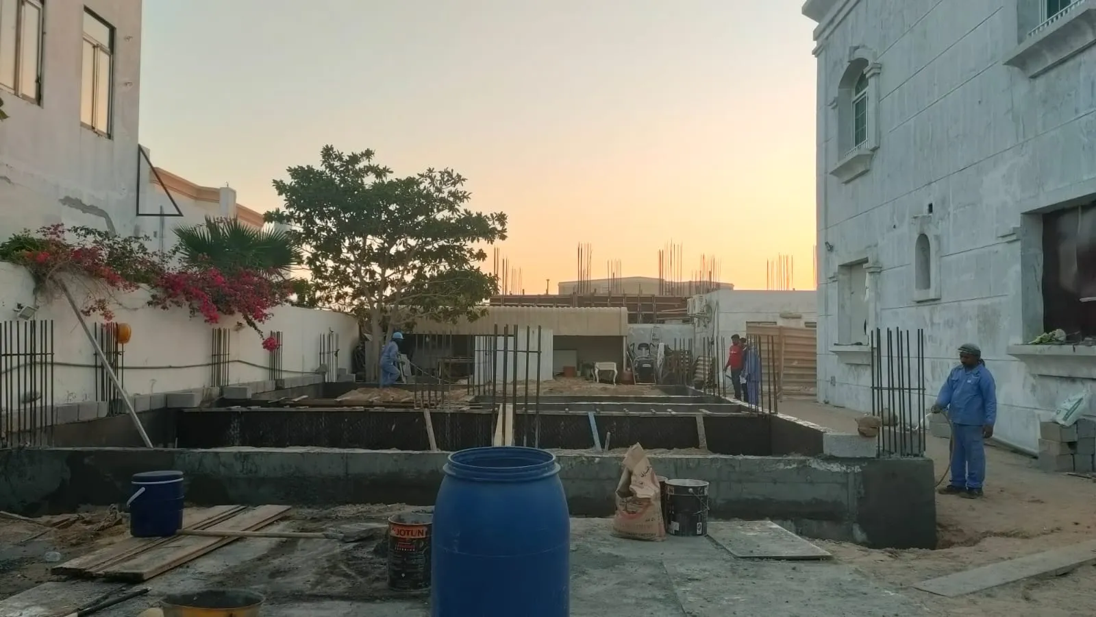 Building foundation construction, Dubai villa construction site — photo 1
