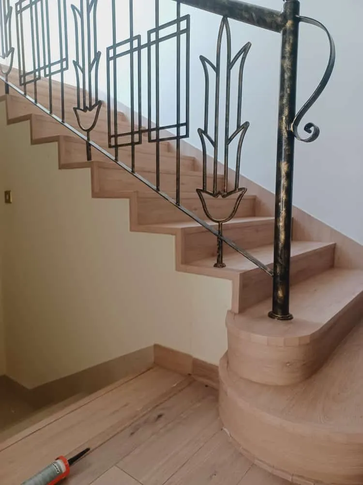 Staircase railing installation, Dubai villa interior fit-out — photo 1
