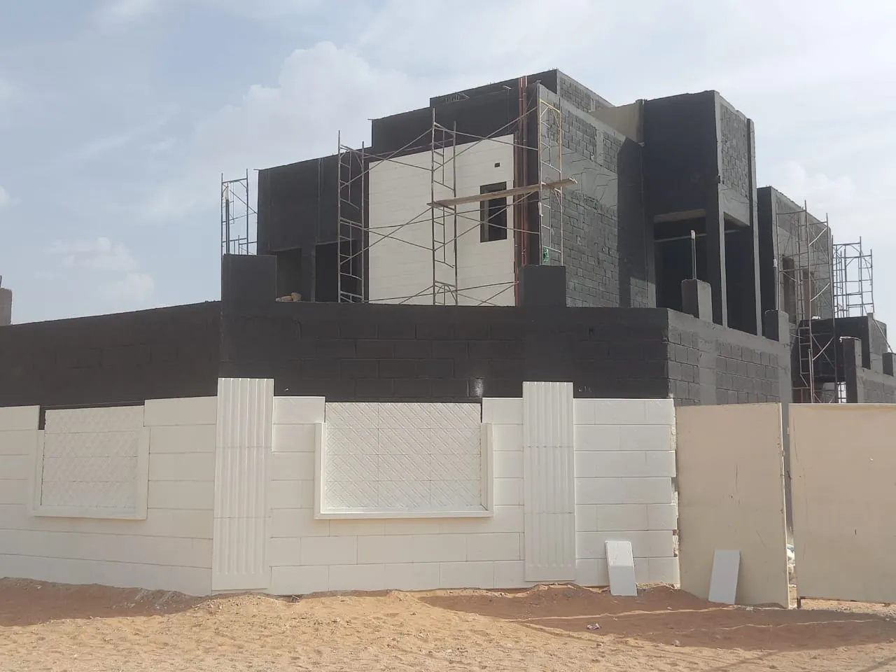 Villa exterior façade, Dubai villa construction site — photo 5